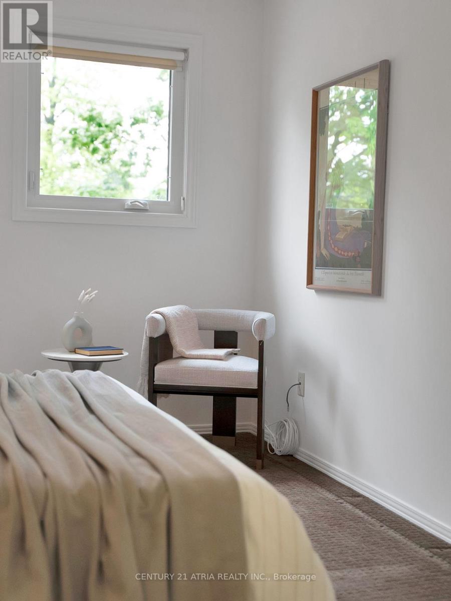 21 LONGBOW SQUARE - 22
