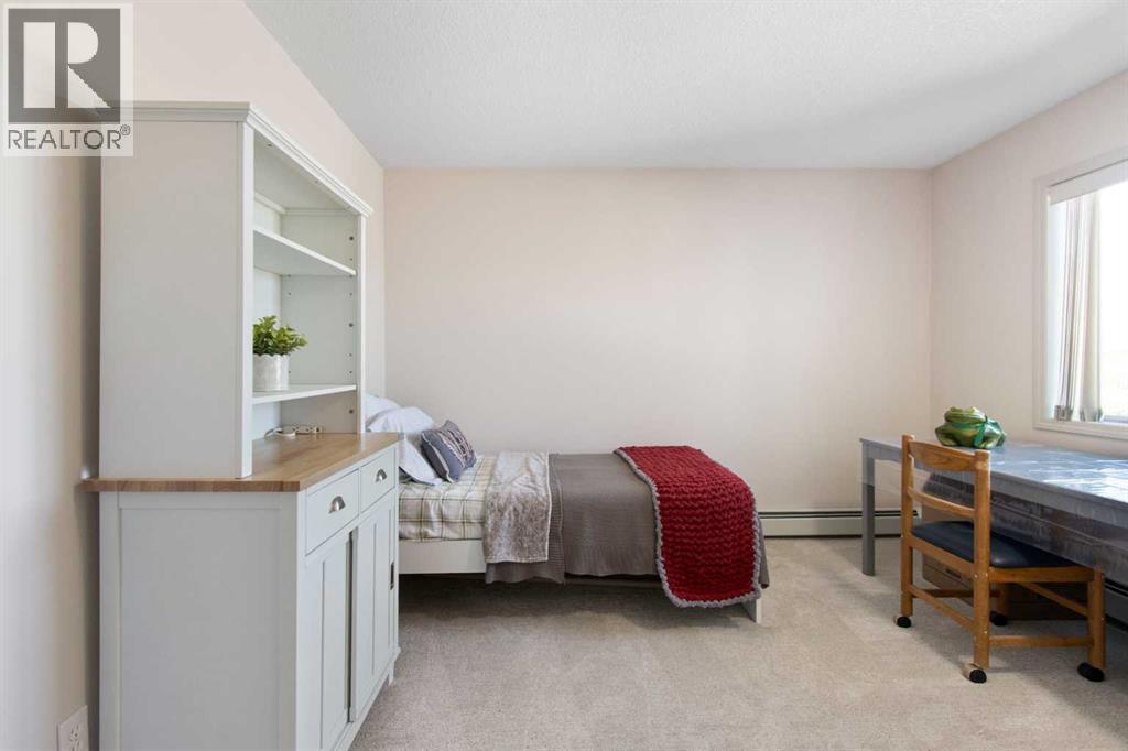 #210 3 Parklane Way - 10