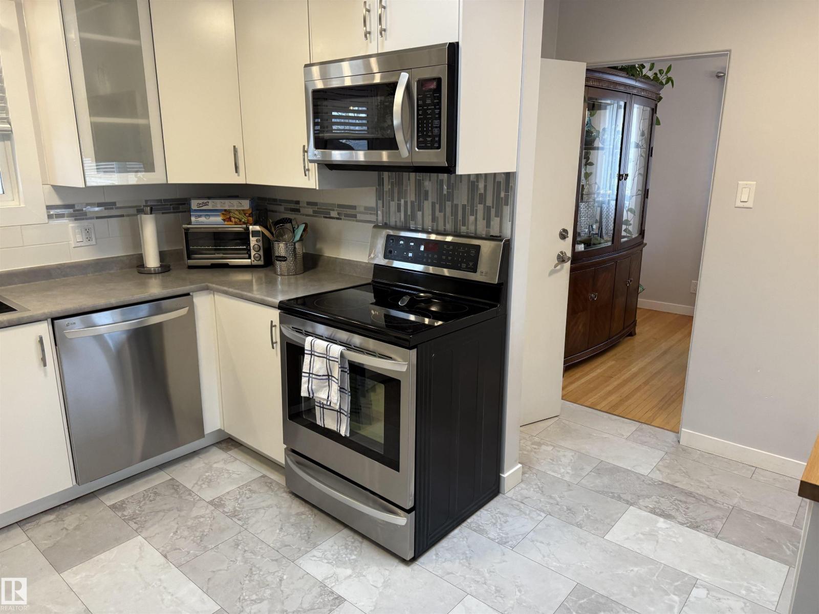 11948 132 ST NW - 12