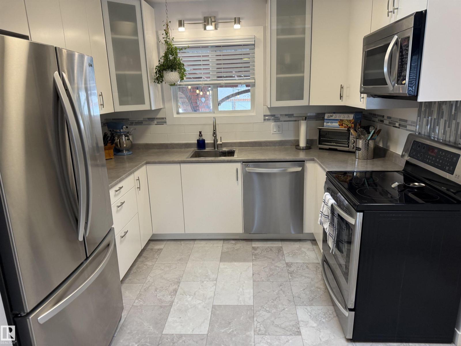 11948 132 ST NW - 10