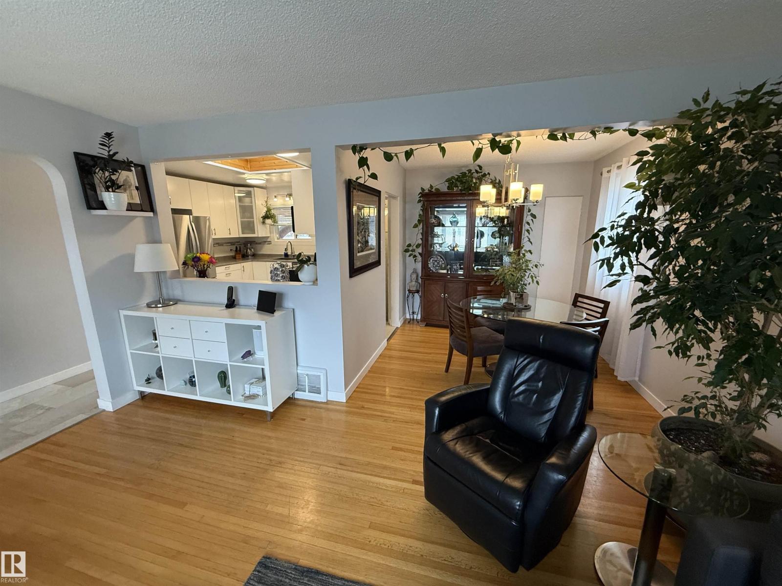 11948 132 ST NW - 4