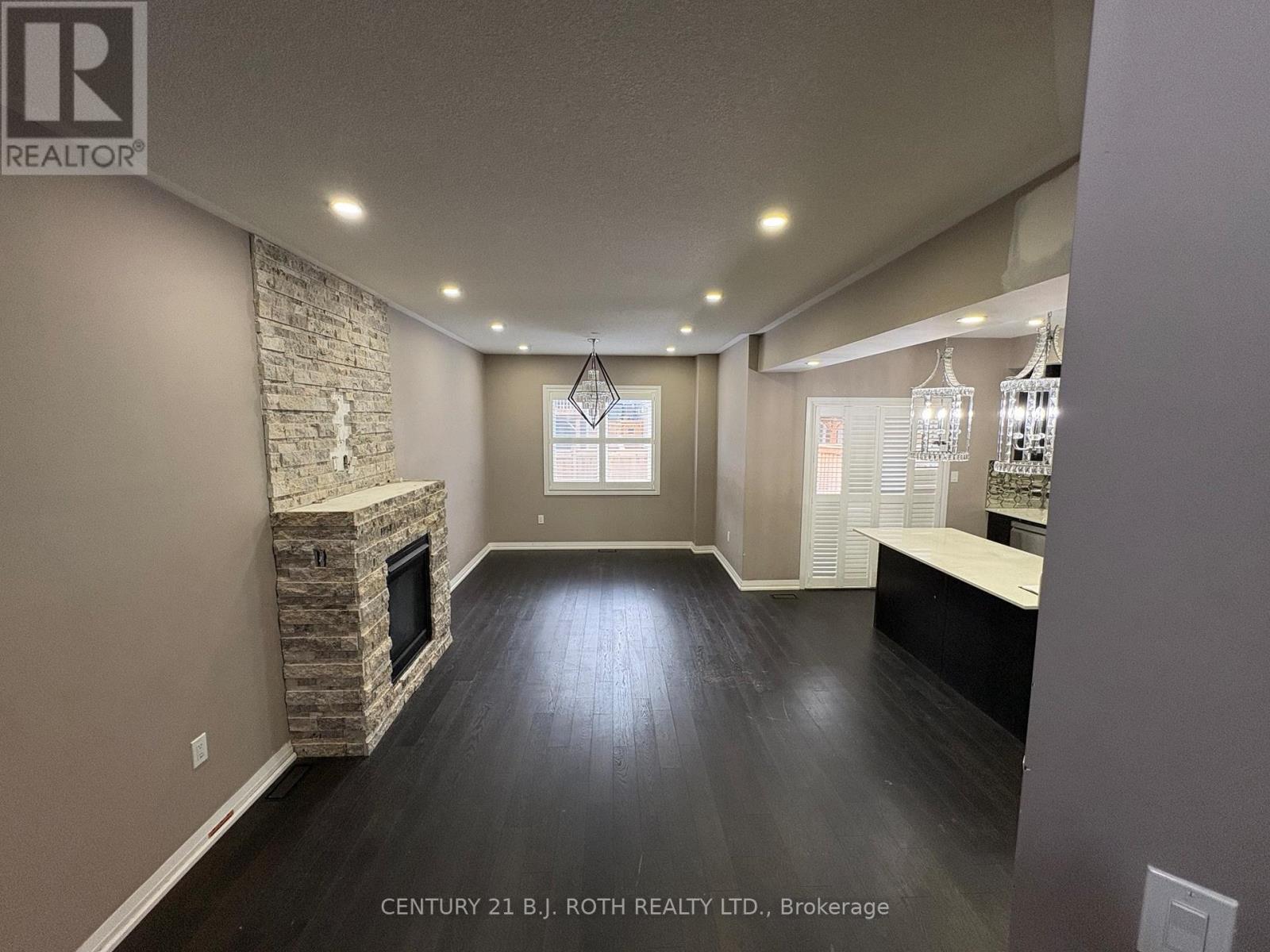 34 ALASKAN HEIGHTS - Image 2