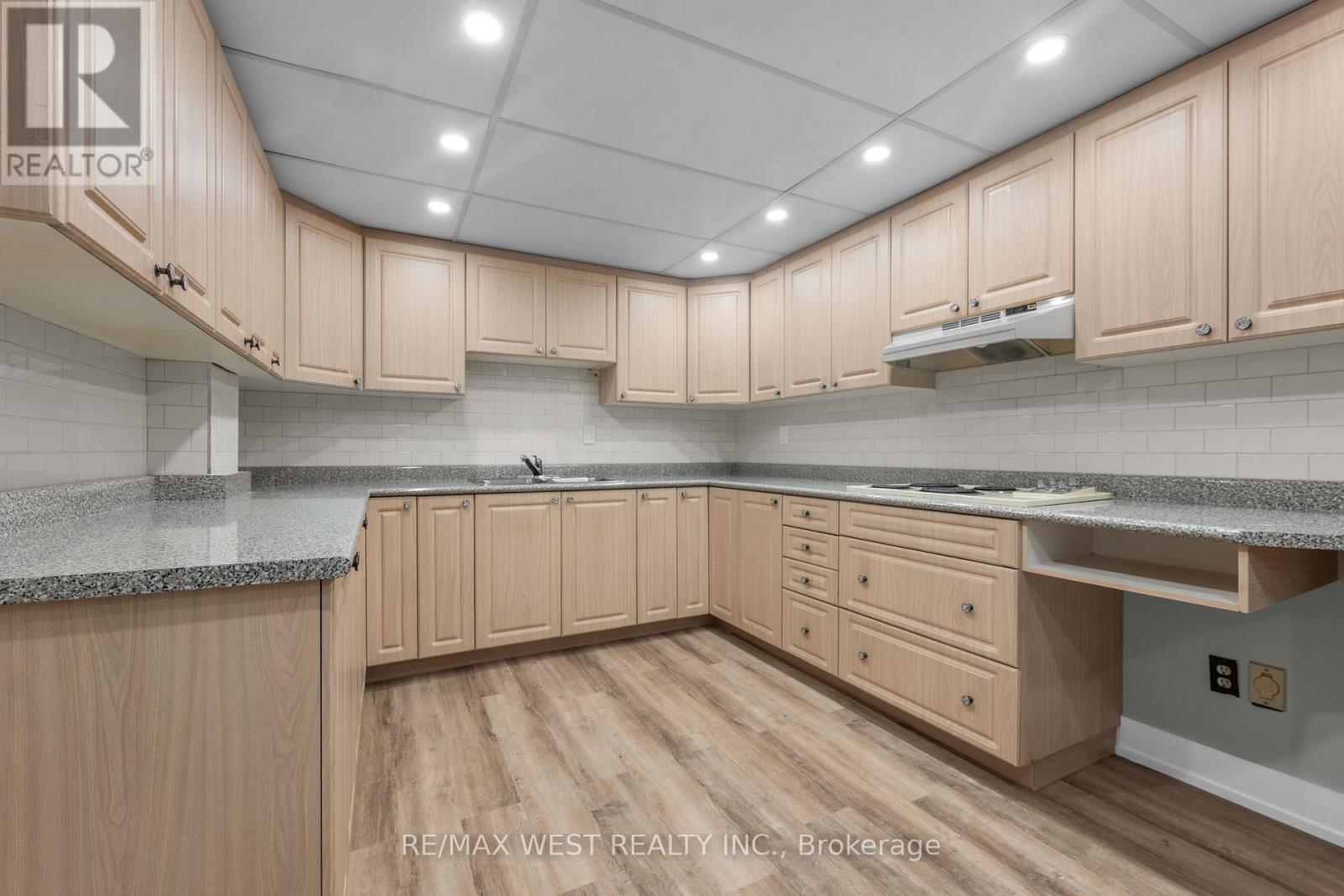 12 BERRYDOWN DRIVE - 36