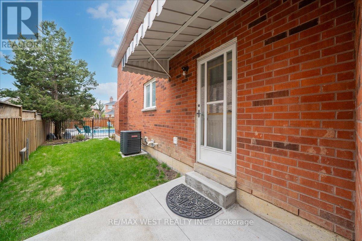 12 BERRYDOWN DRIVE - 39