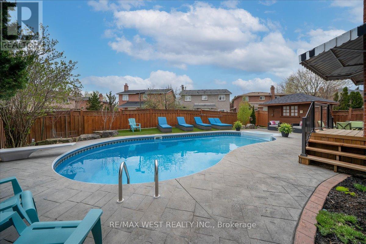 12 BERRYDOWN DRIVE - 41