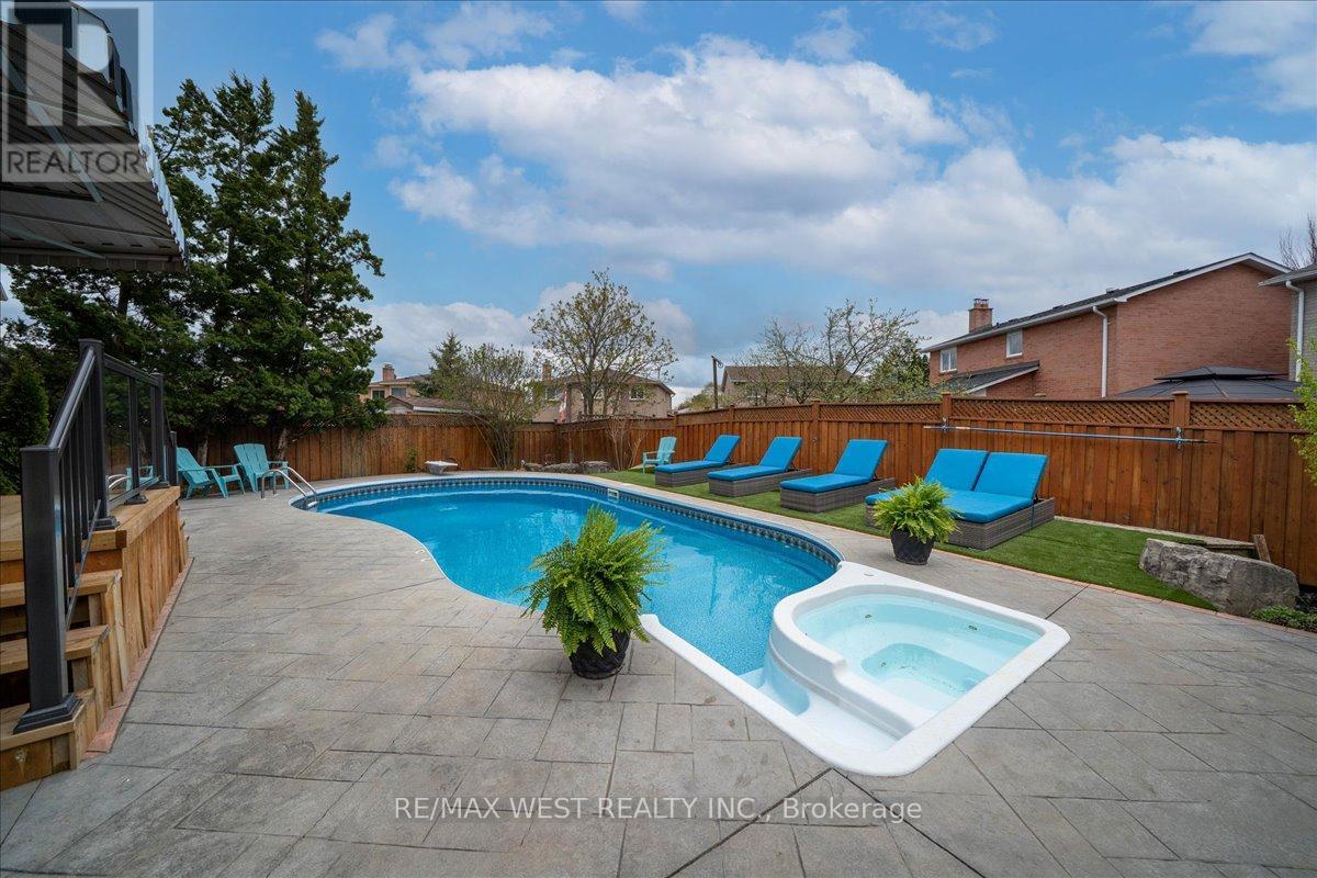 12 BERRYDOWN DRIVE - 47