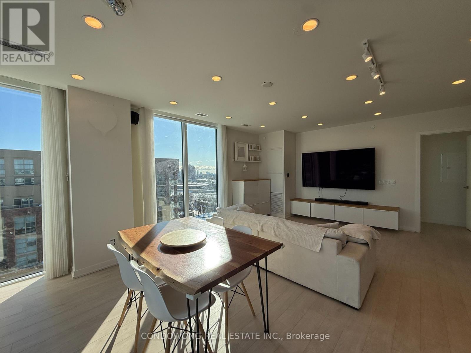 Spacious Dining Area