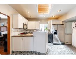 15410 Victoria Avenue, White Rock, BC V4B1H3 Photo 7