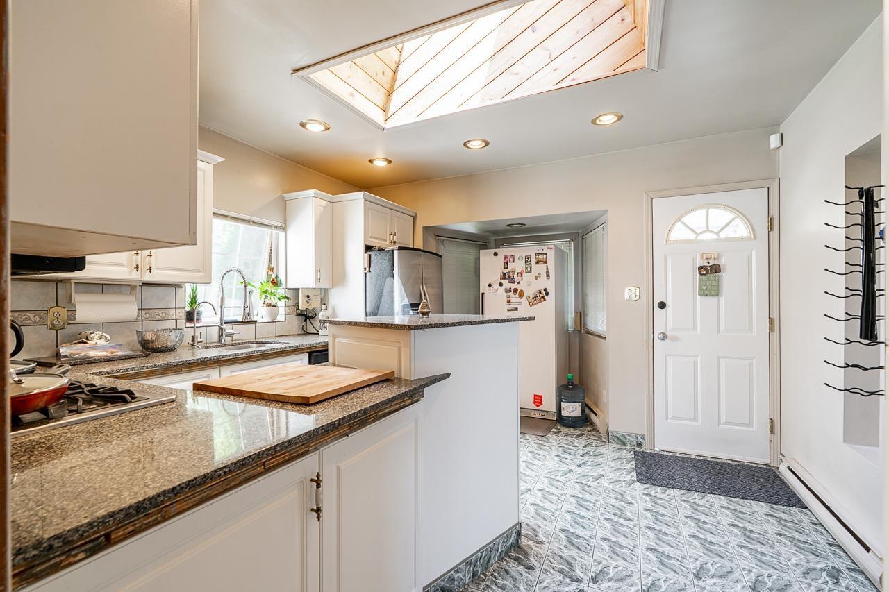 15410 VICTORIA AVENUE, White Rock