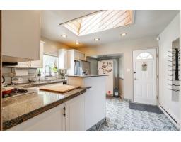15410 Victoria Avenue, White Rock, BC V4B1H3 Photo 9