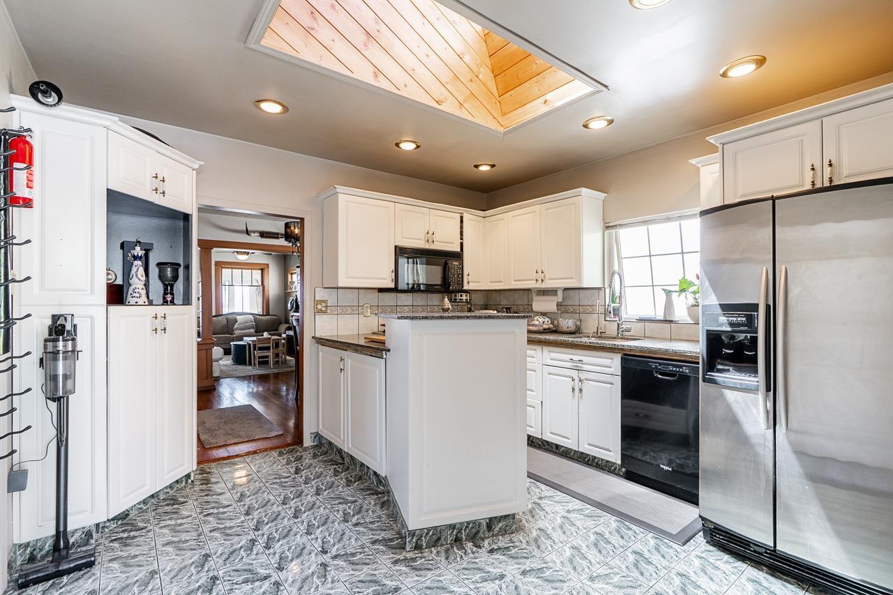 15410 VICTORIA AVENUE, White Rock