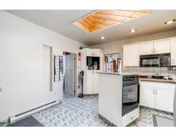 15410 Victoria Avenue, White Rock, BC V4B1H3 Photo 6