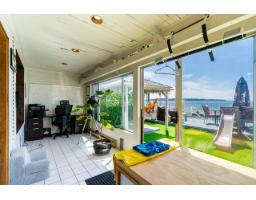 15410 Victoria Avenue, White Rock, BC V4B1H3 Photo 18