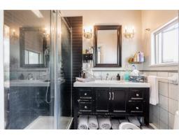 15410 Victoria Avenue, White Rock, BC V4B1H3 Photo 17