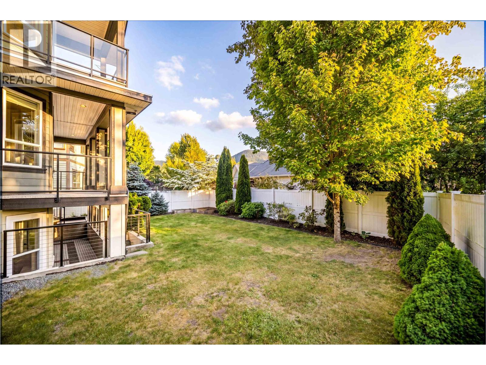 1031 JAY CRESCENT, Squamish