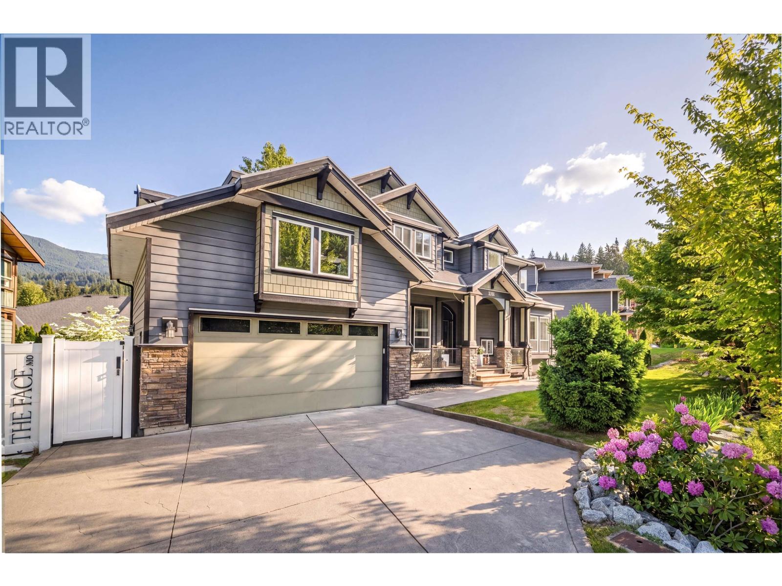 1031 JAY CRESCENT, Squamish