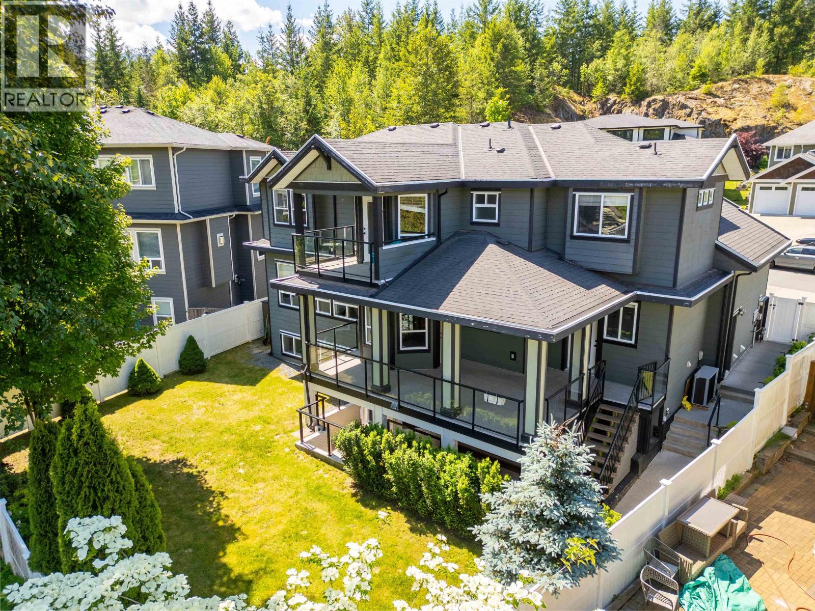 1031 JAY CRESCENT, Squamish