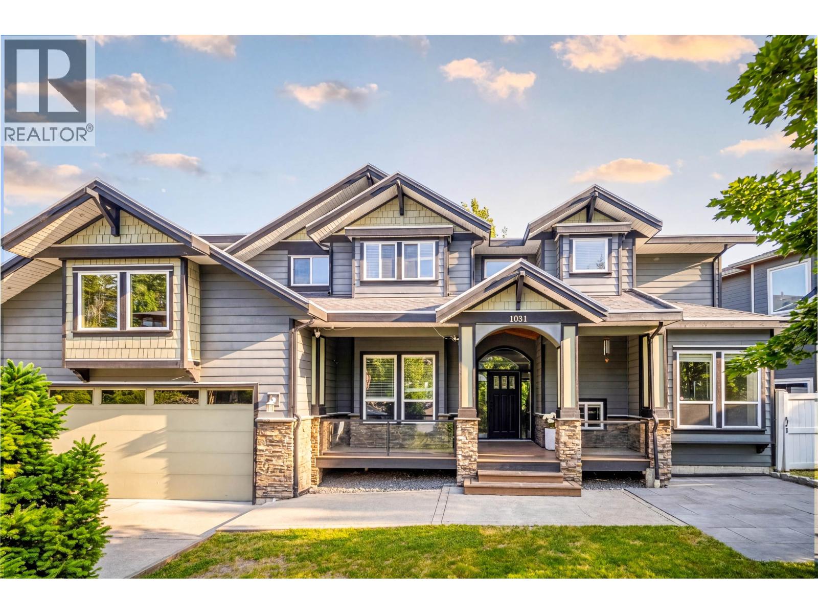 1031 JAY CRESCENT, Squamish