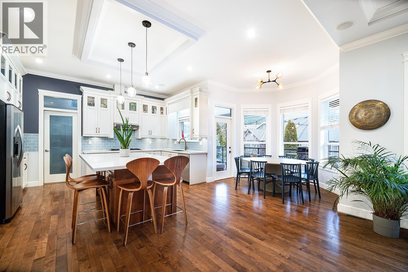 1031 JAY CRESCENT, Squamish
