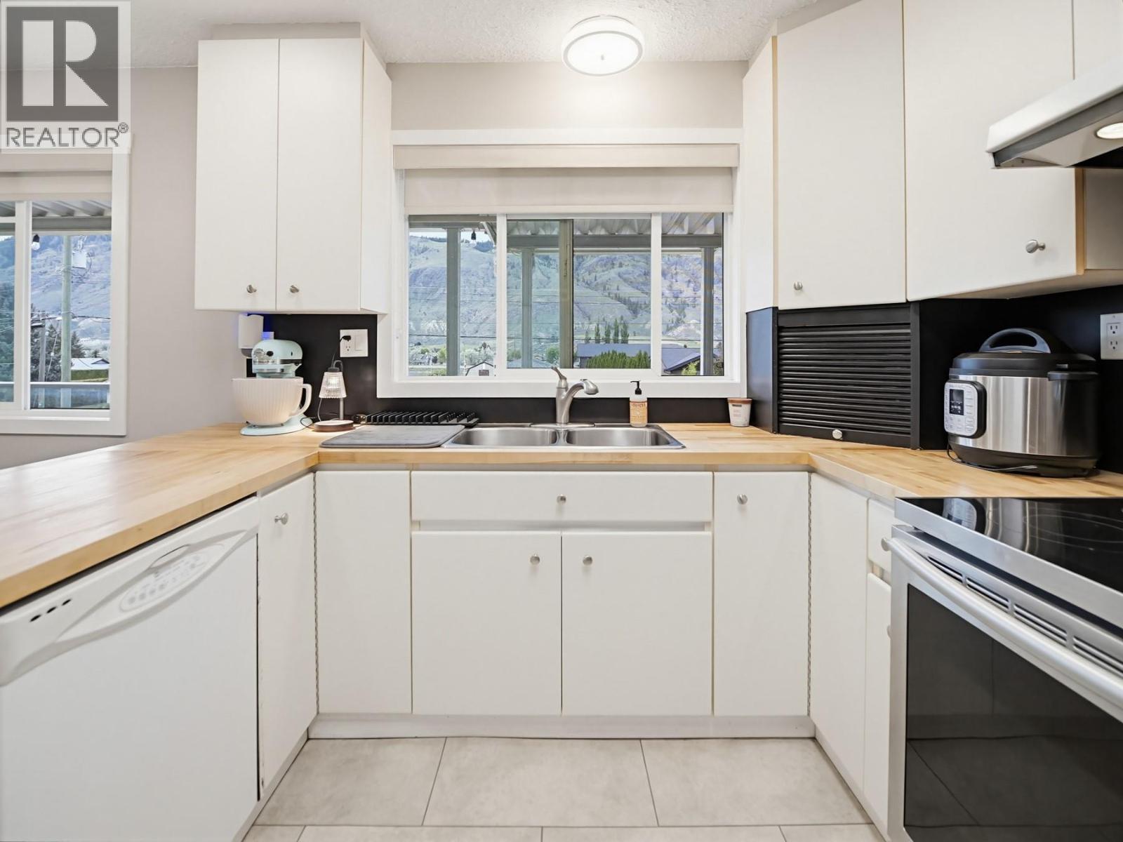 588 DURANGO Drive, Kamloops