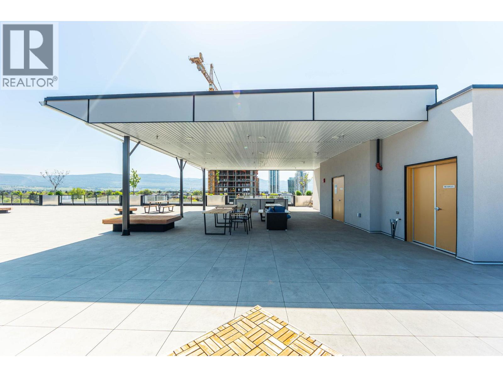 #610 604 Cawston Avenue - 24