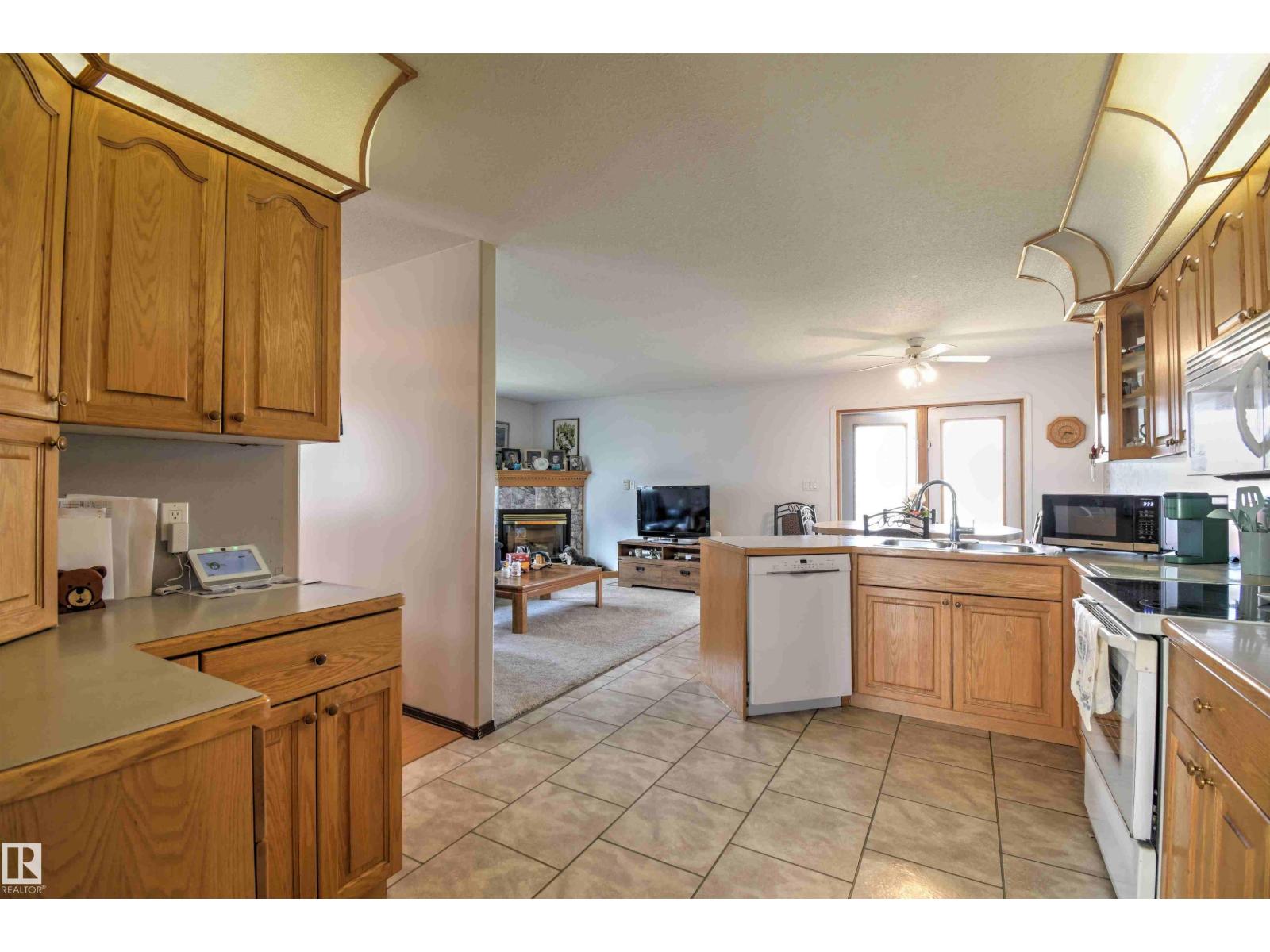 5426 53 AV — photo 14