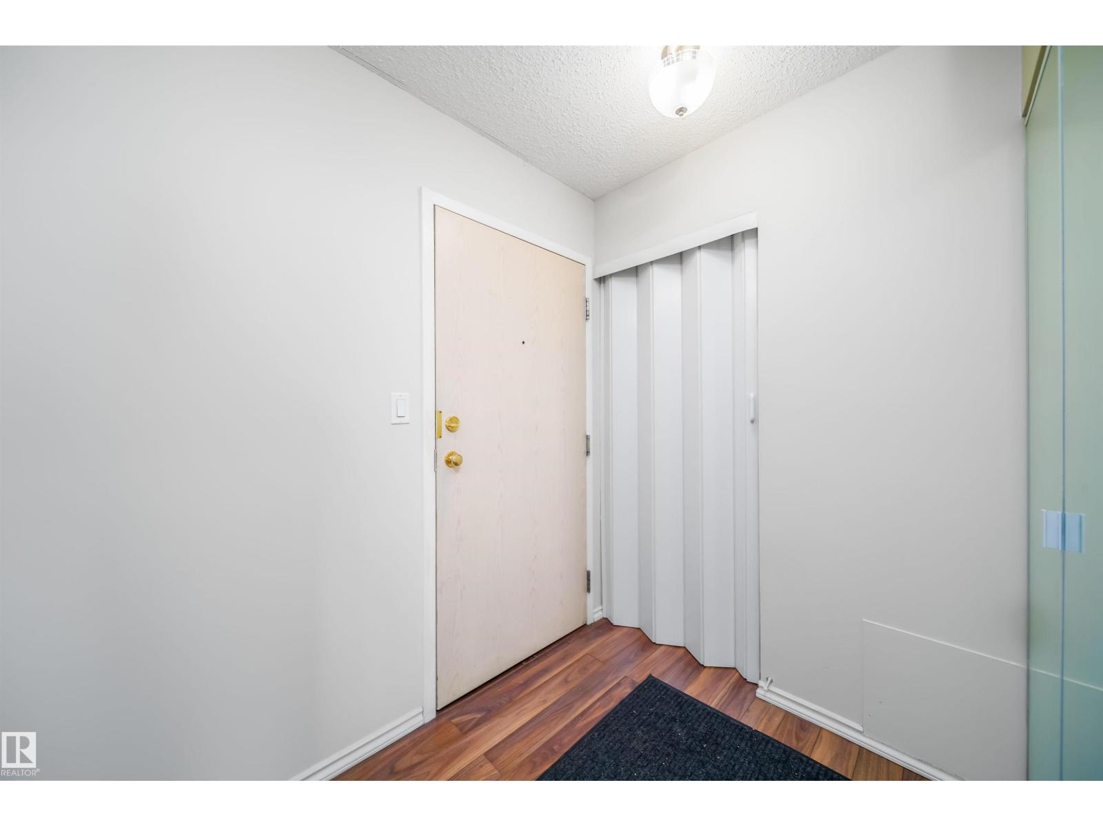 #213 5065 31 AV NW - 10
