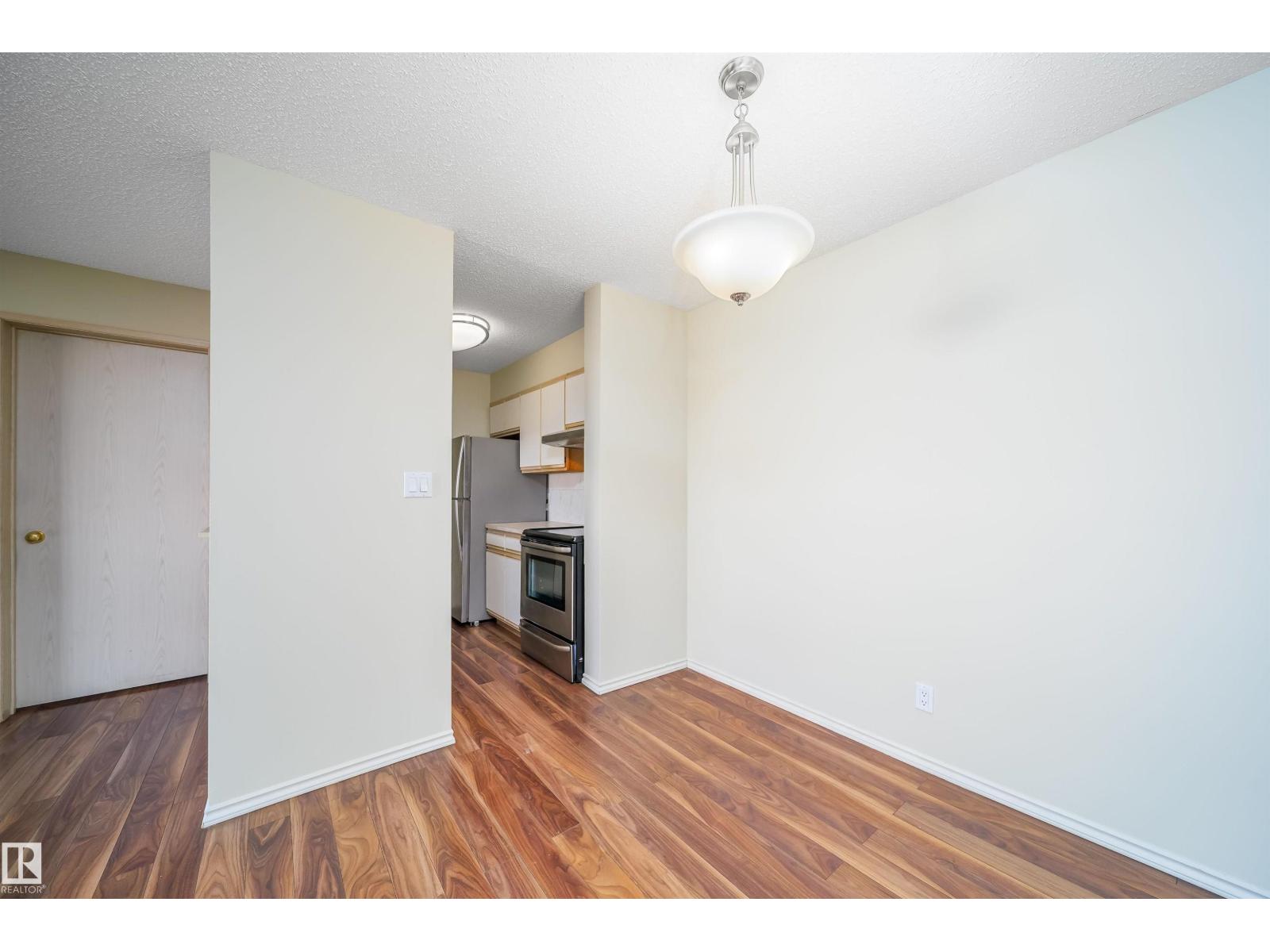 #213 5065 31 AV NW - 14
