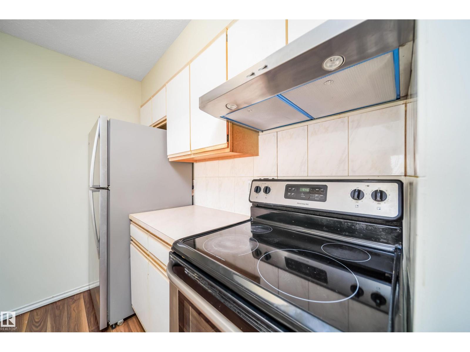 #213 5065 31 AV NW - 17