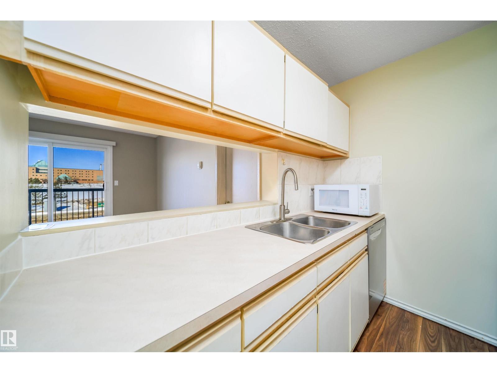 #213 5065 31 AV NW - 18