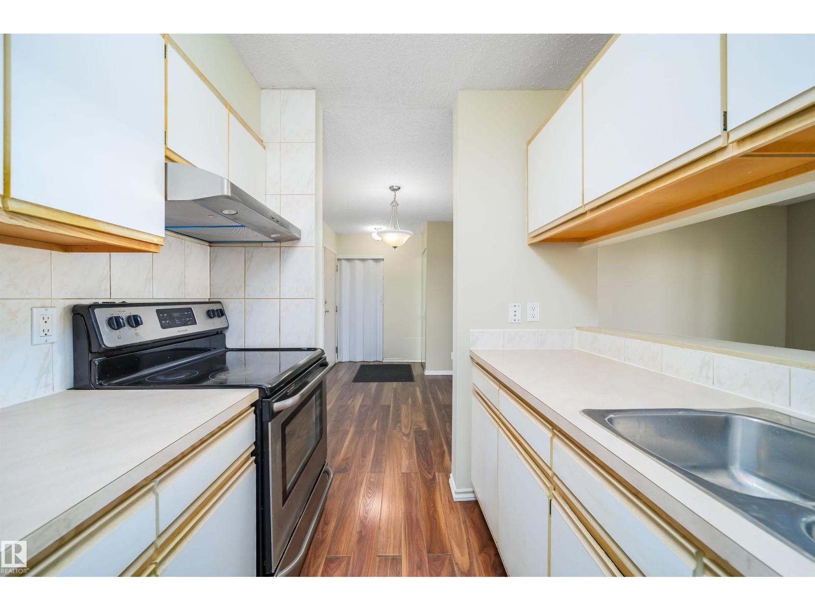 #213 5065 31 AV NW - 19