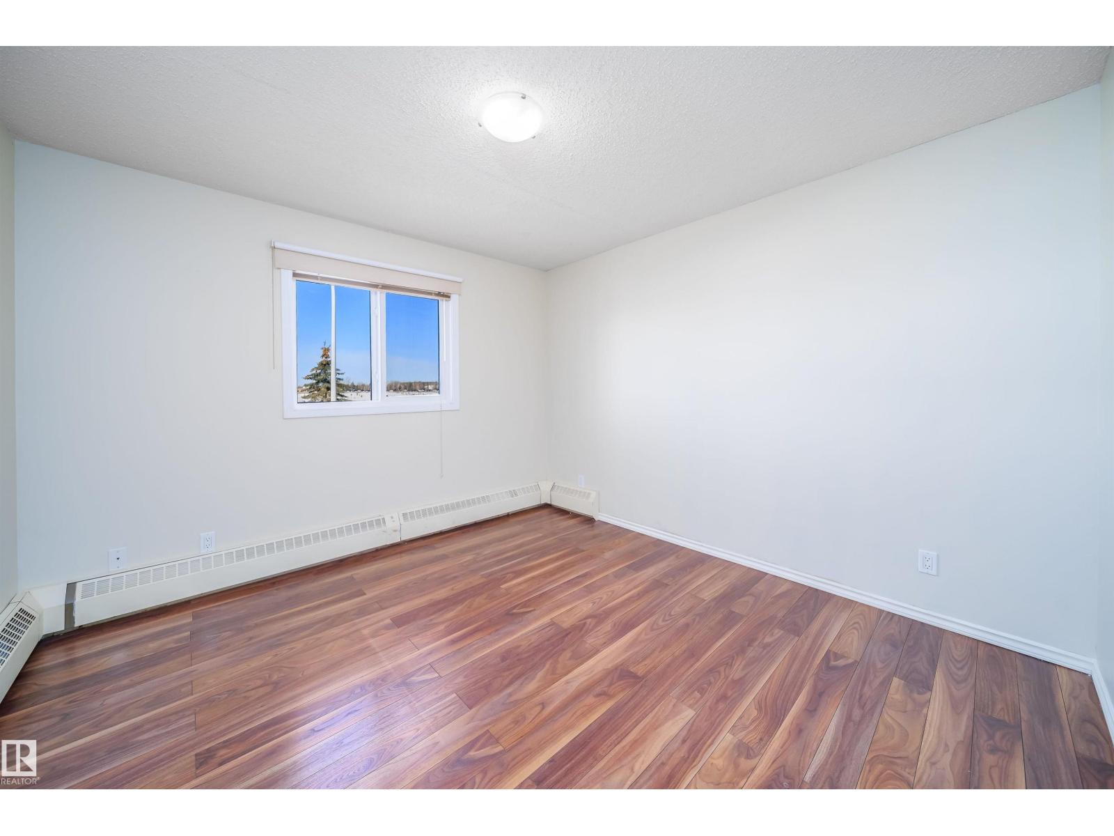 #213 5065 31 AV NW - 20