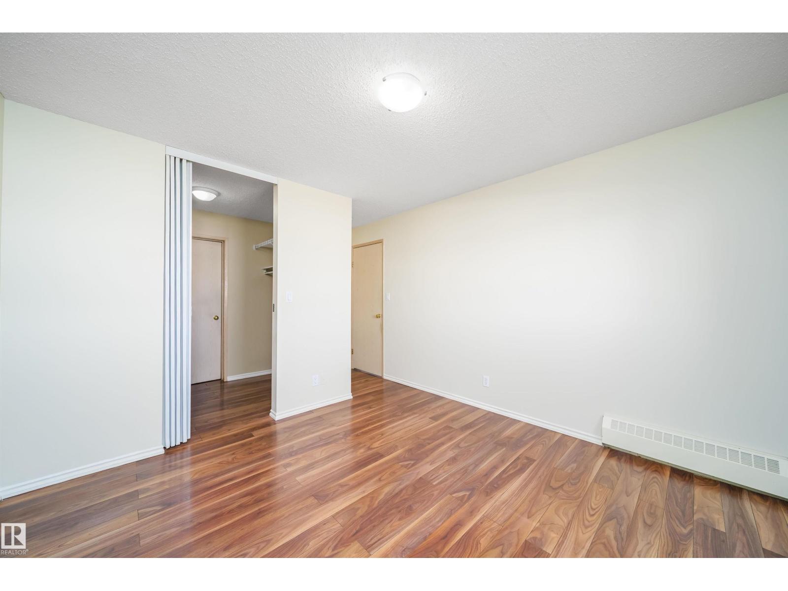 #213 5065 31 AV NW - 23