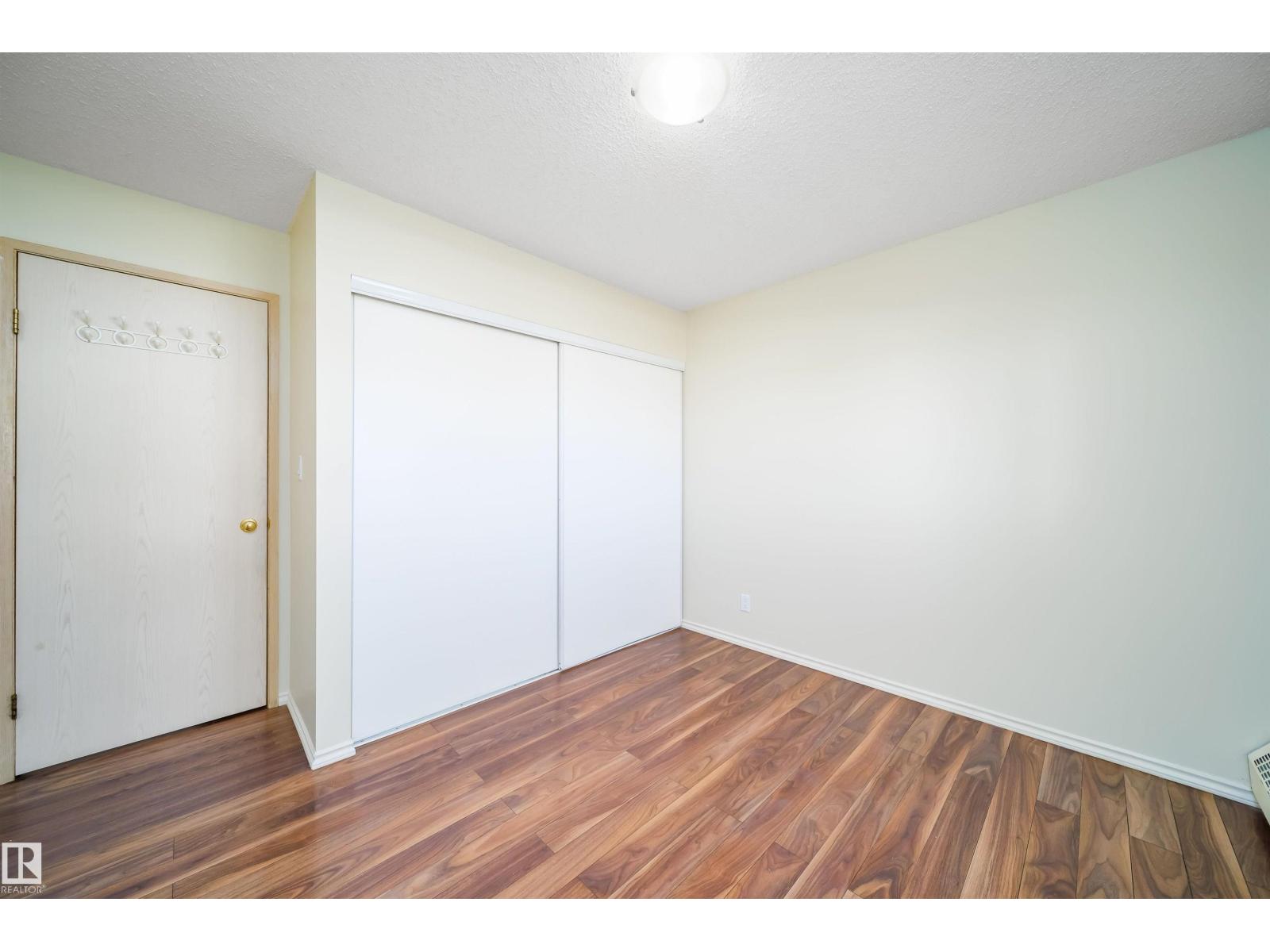 #213 5065 31 AV NW - 24