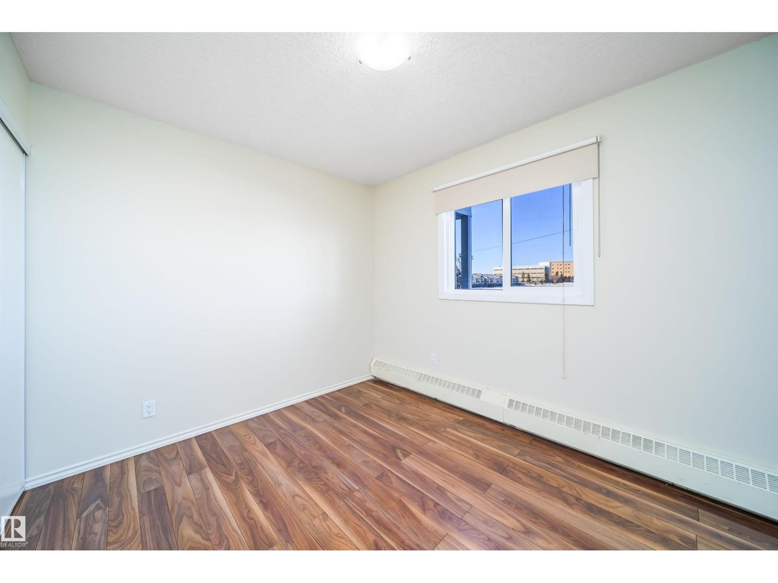 #213 5065 31 AV NW - 25