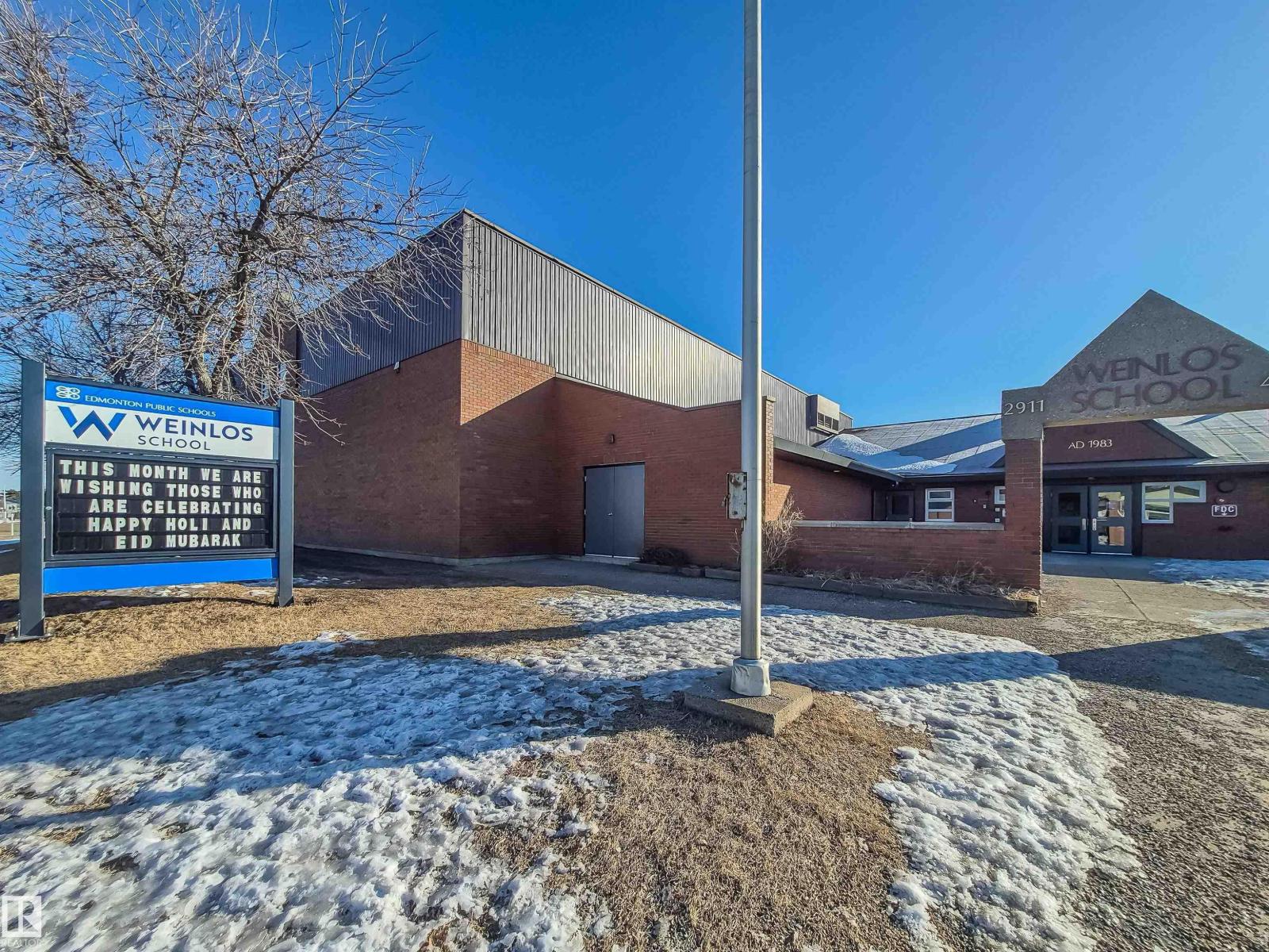 #213 5065 31 AV NW - 32