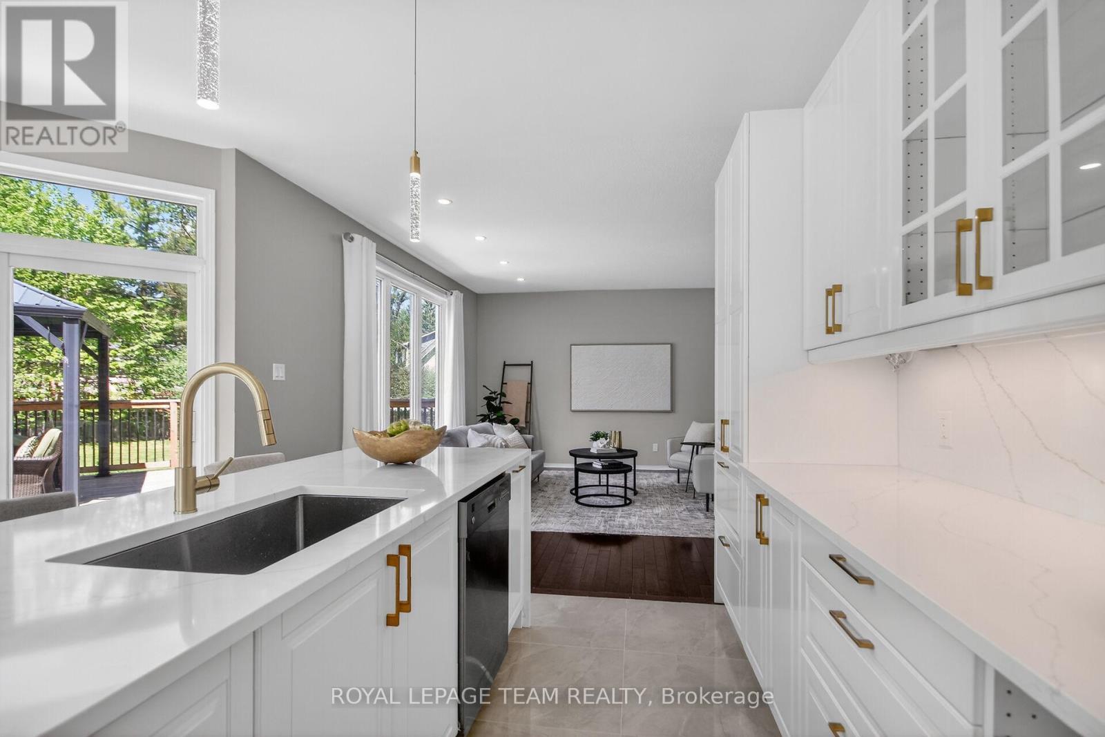 121 MUSKEGO CRESCENT - 24