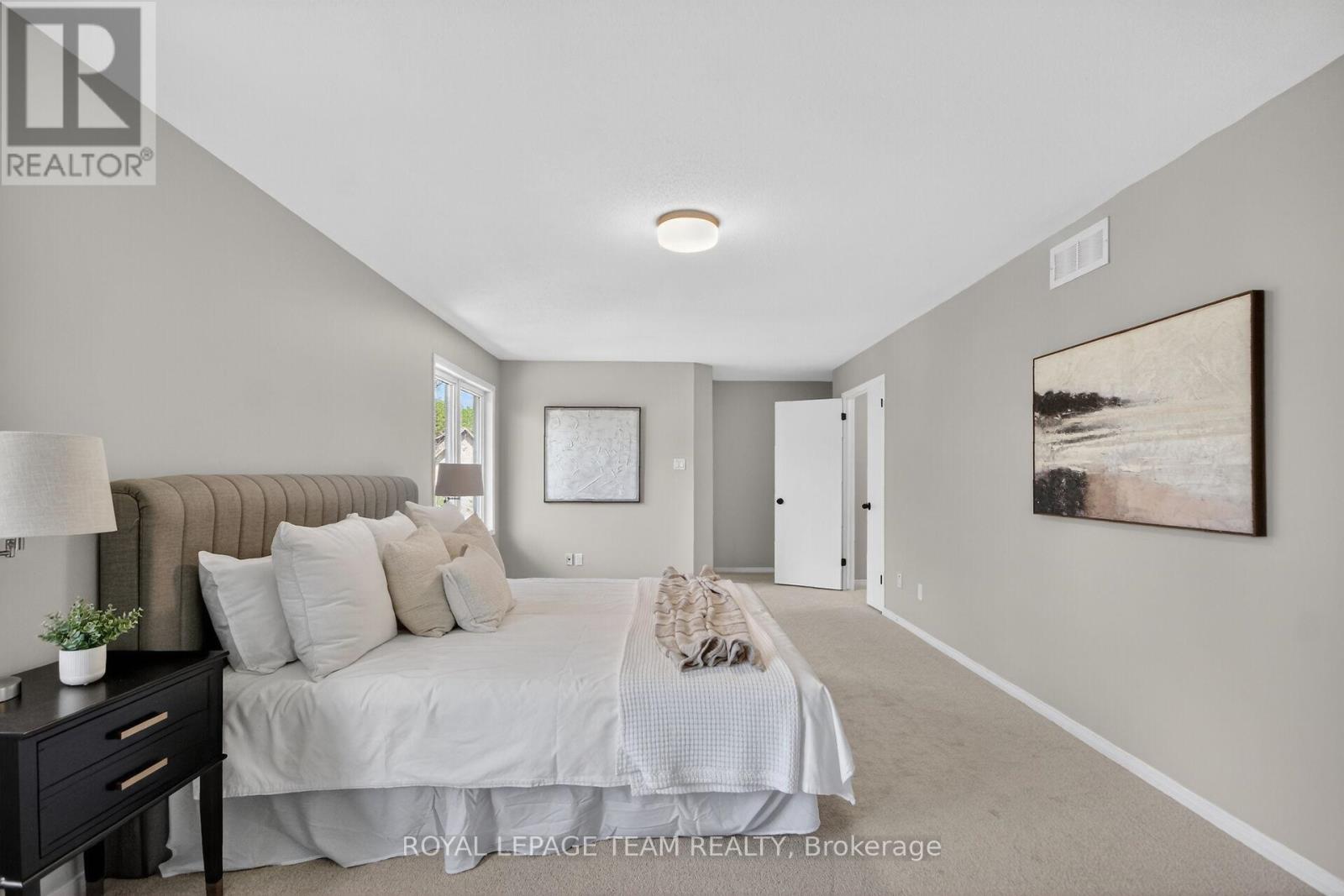 121 MUSKEGO CRESCENT - 32