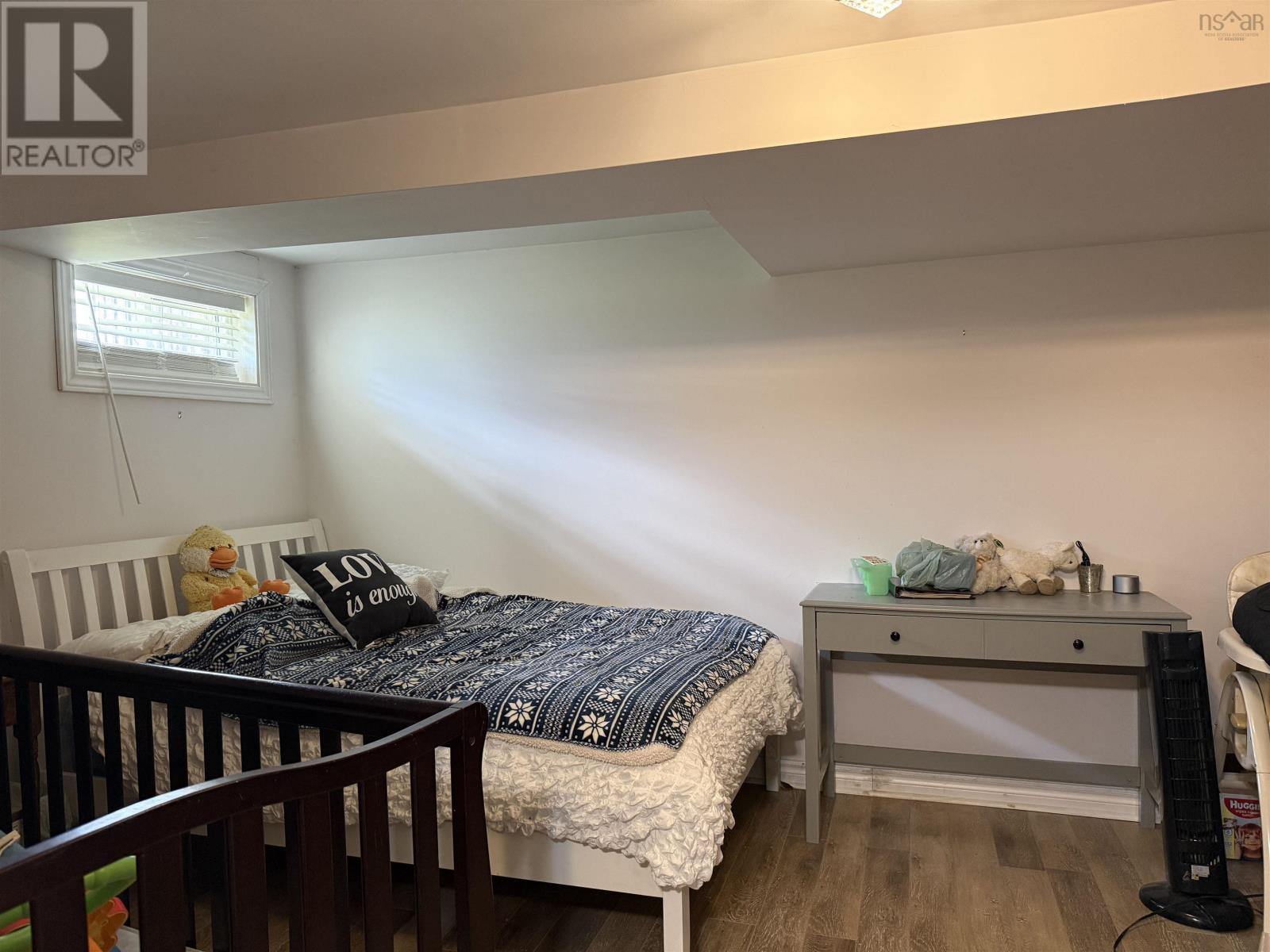 39 Coll Avenue - 13
