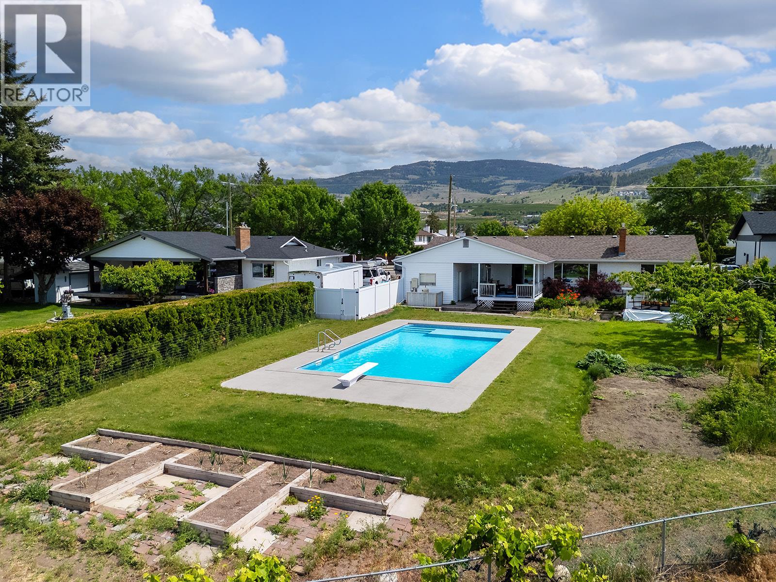 650 Dougall Road S - 5