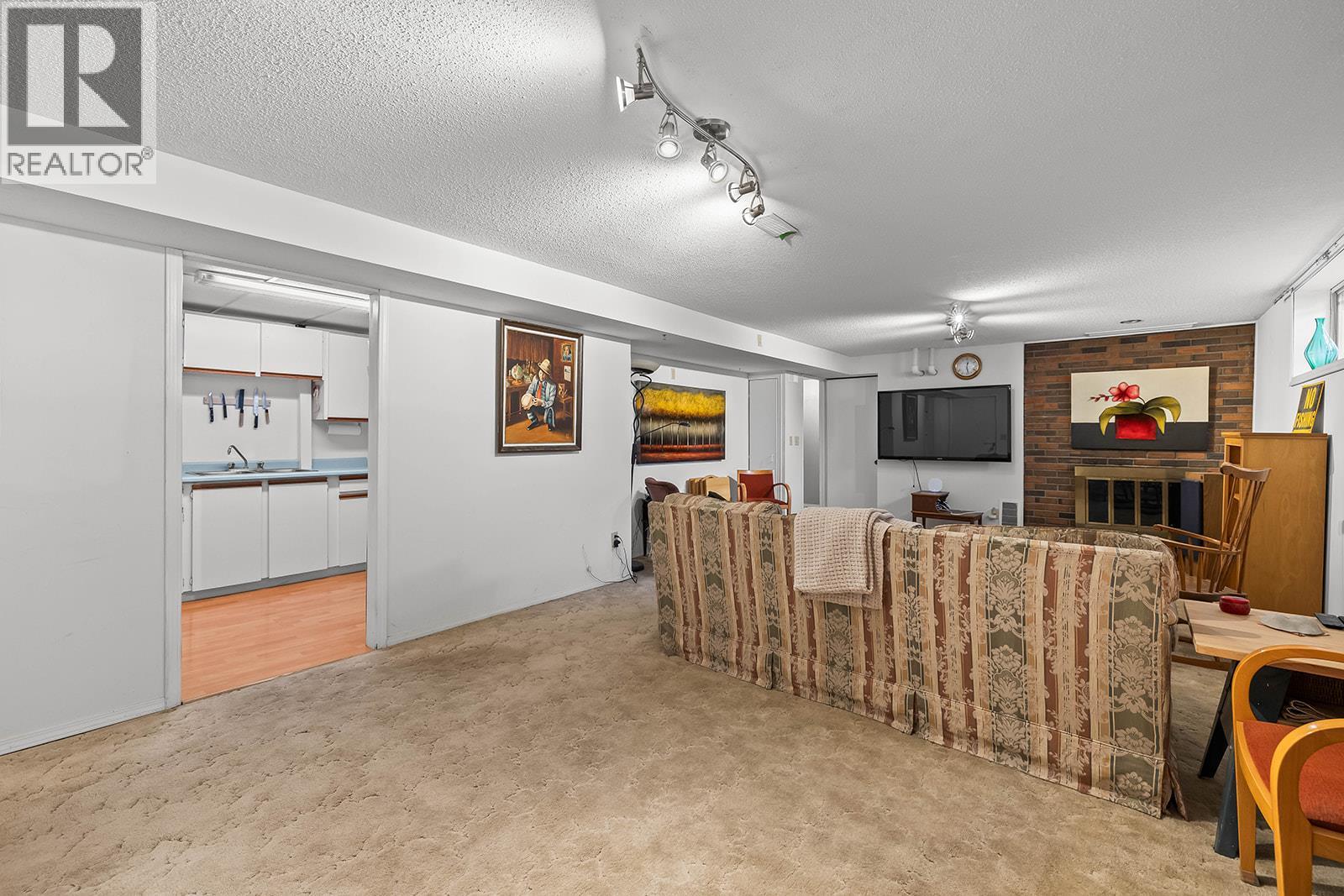  650 Dougall Road South, Kelowna