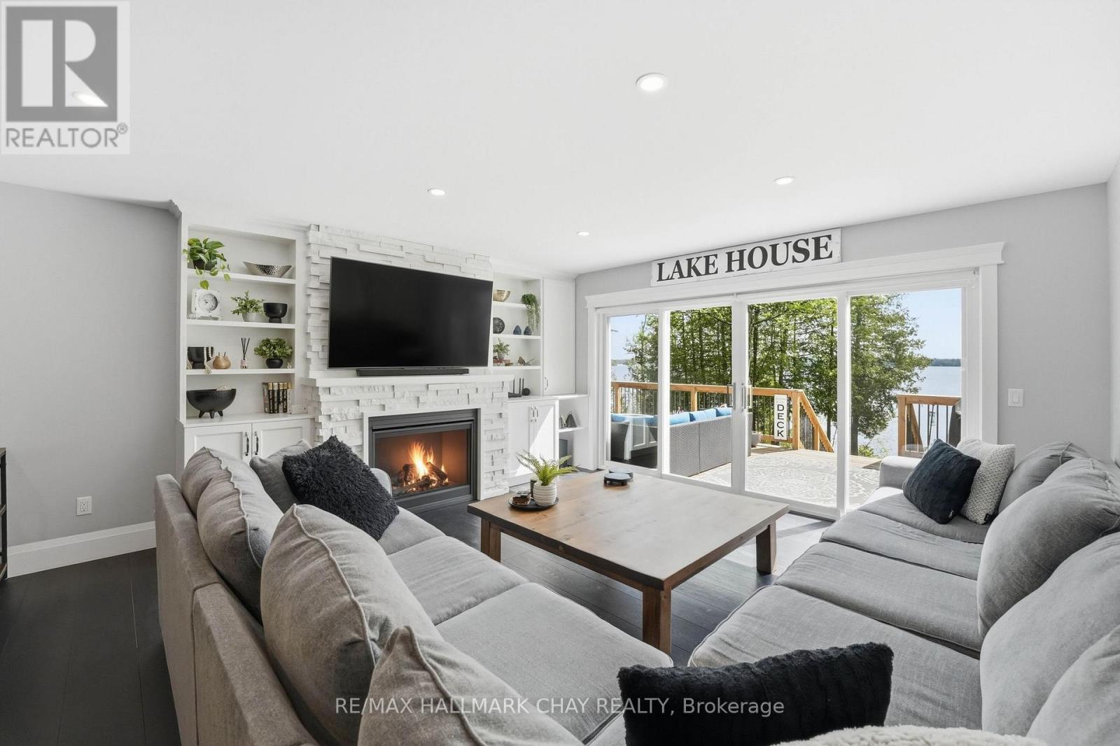 18 BAKER BOULEVARD - 12