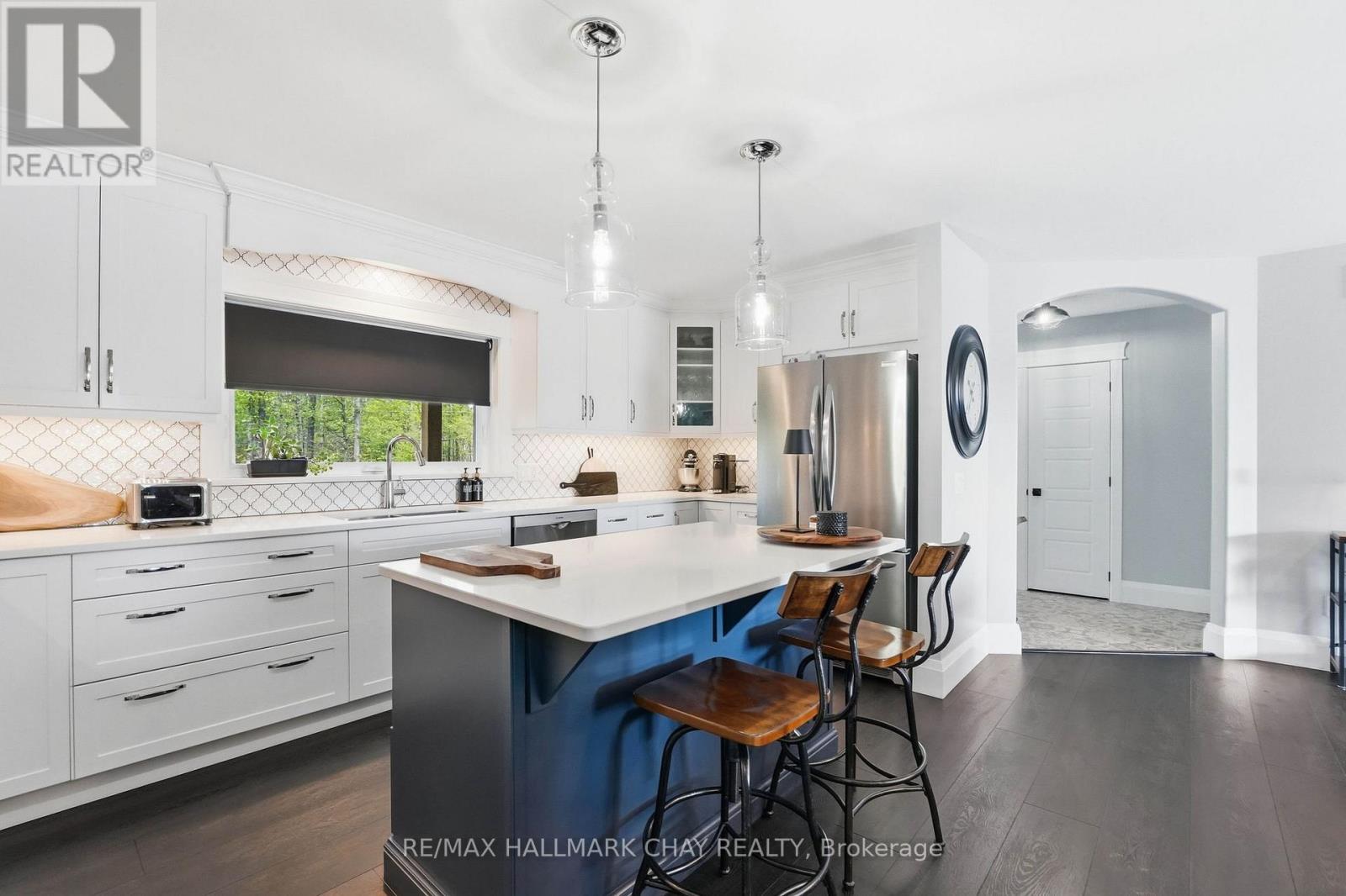 18 BAKER BOULEVARD - 16