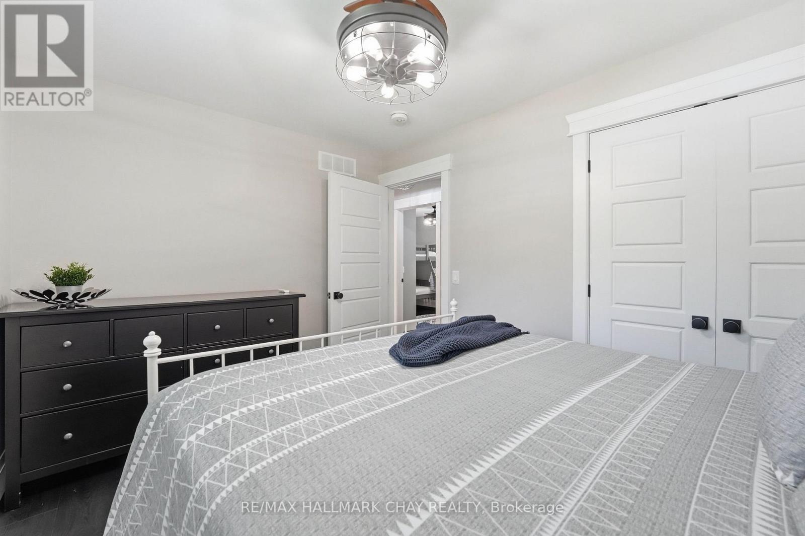 18 BAKER BOULEVARD - 28
