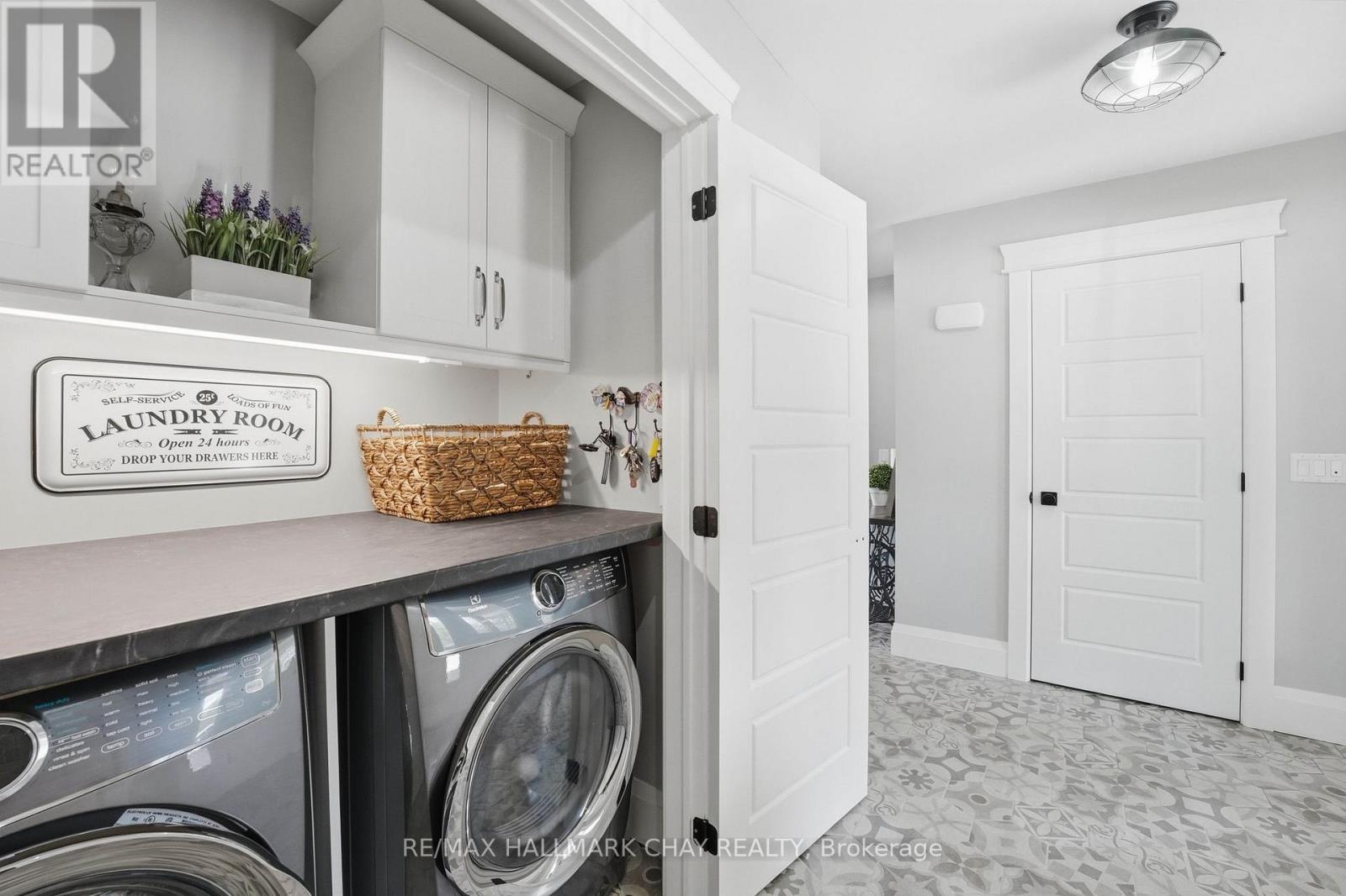 18 BAKER BOULEVARD - 32