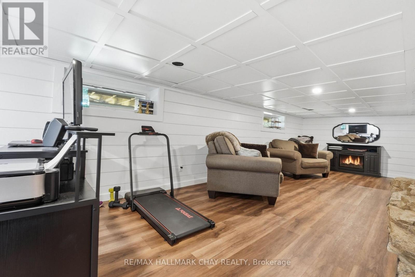 18 BAKER BOULEVARD - 36
