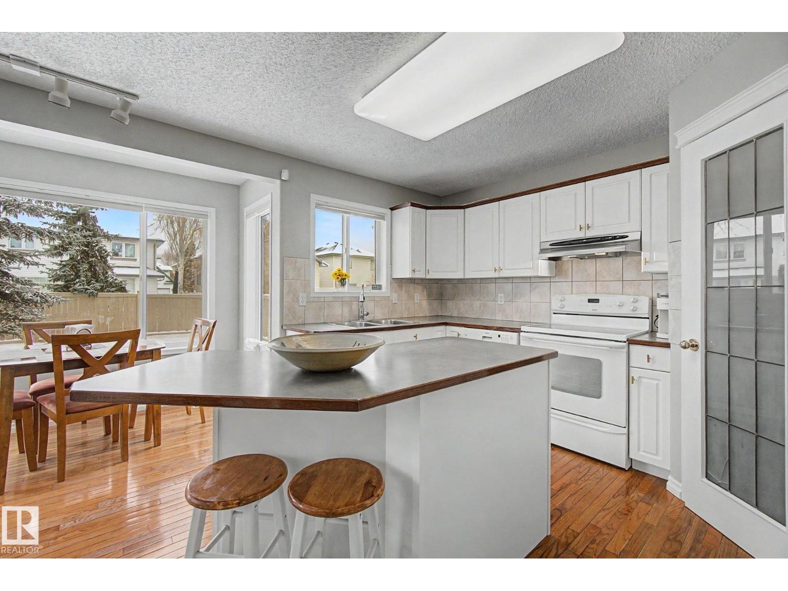 11732 10 AV NW NW - 5