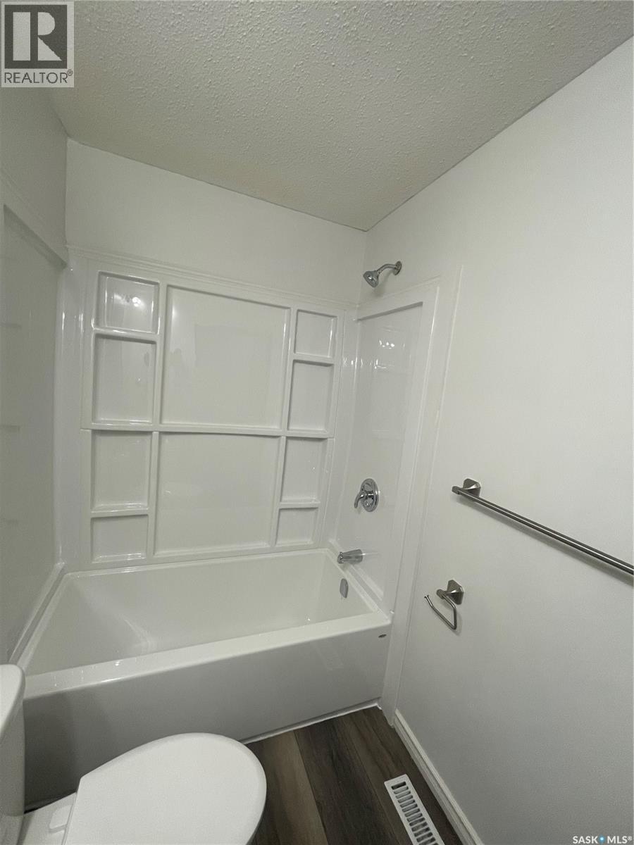 1510 McKercher DRIVE - 16