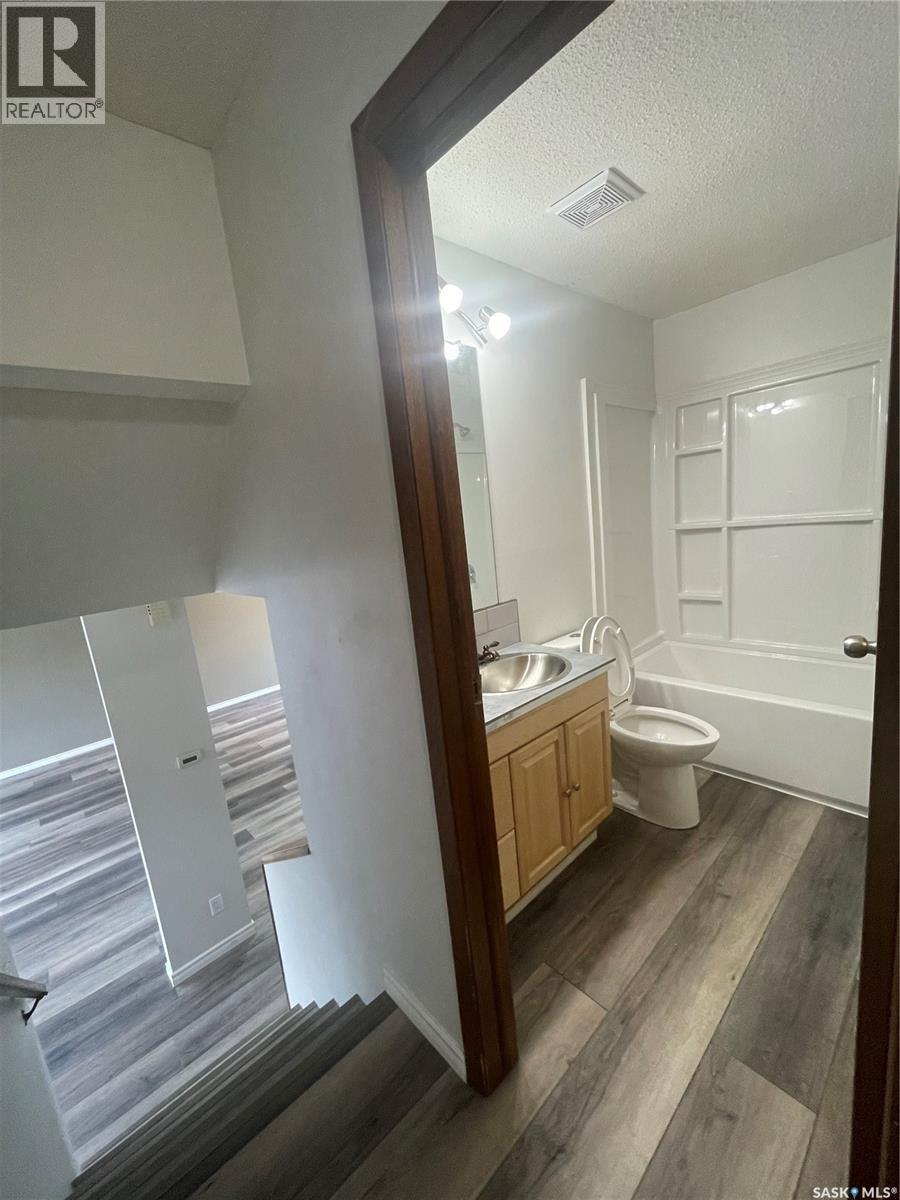 1510 McKercher DRIVE - 14