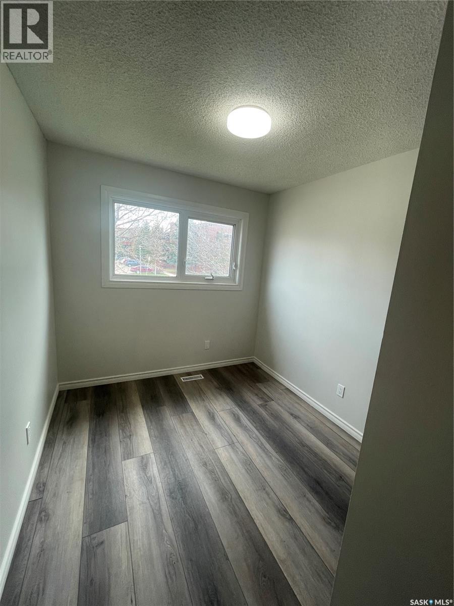 1510 McKercher DRIVE - 18